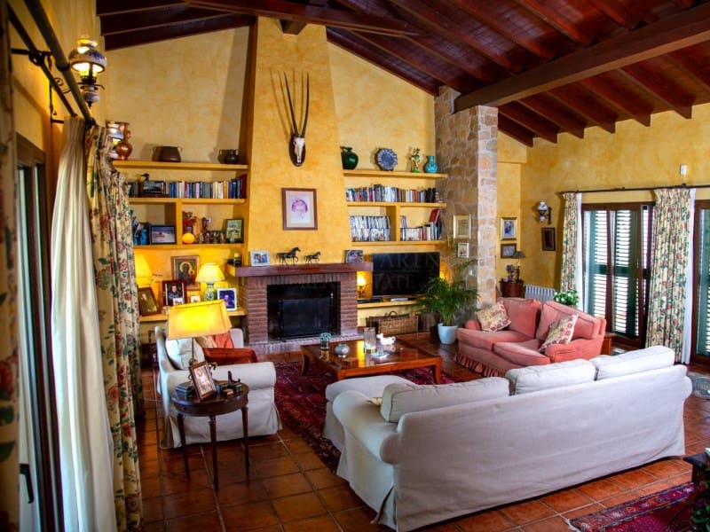 6 bedroom Villa for sale in Mijas Costa with pool - € 2,450,000 (Ref: 8867103)