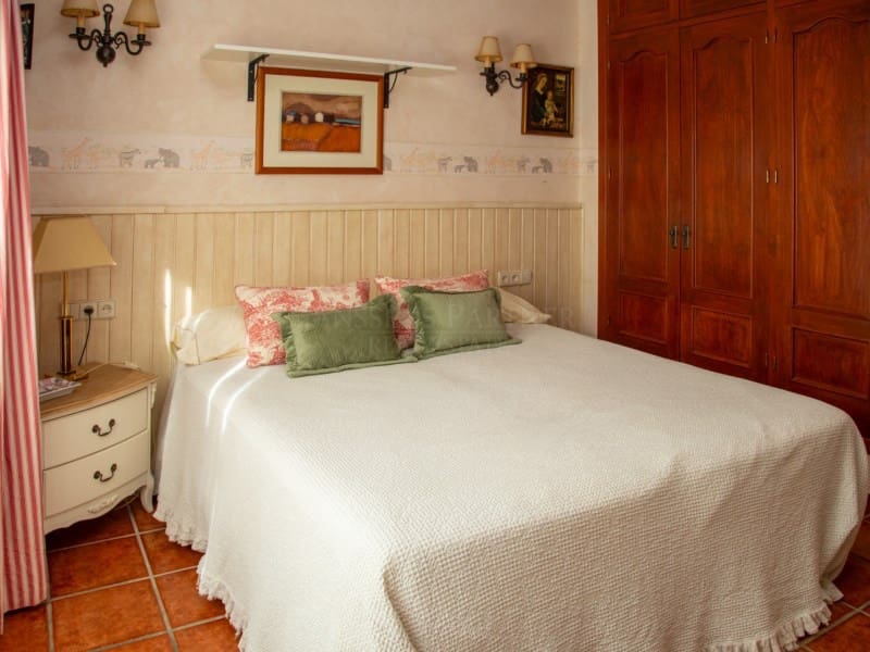 6 bedroom Villa for sale in Mijas Costa with pool - € 2,450,000 (Ref: 8867103)