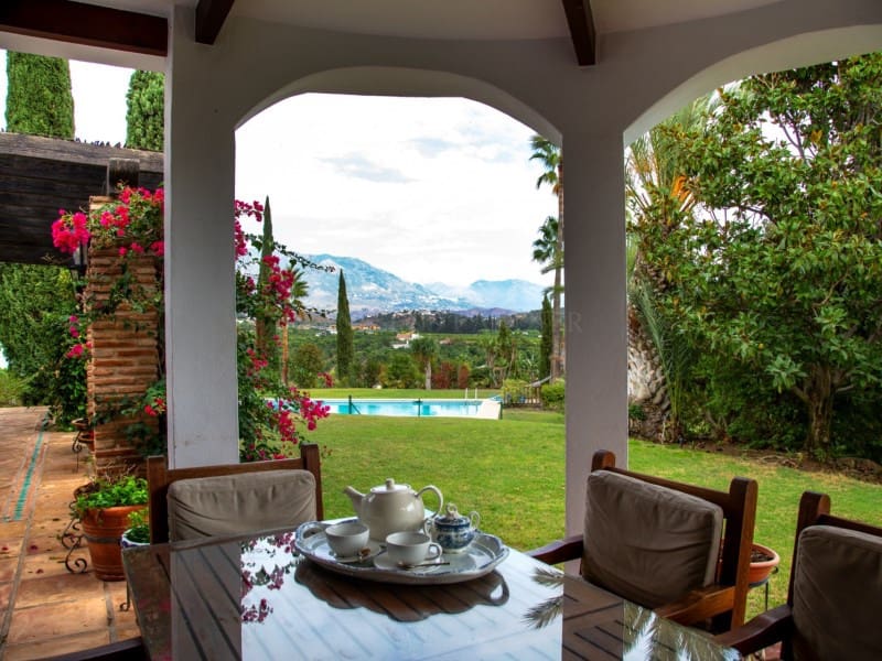 6 bedroom Villa for sale in Mijas Costa with pool - € 2,450,000 (Ref: 8867103)