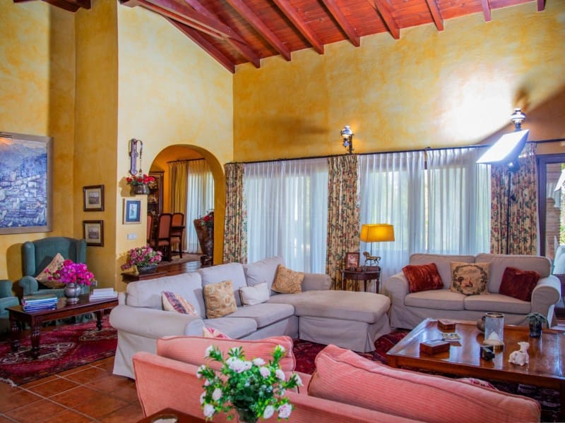 6 bedroom Villa for sale in Mijas Costa with pool - € 2,450,000 (Ref: 8867103)