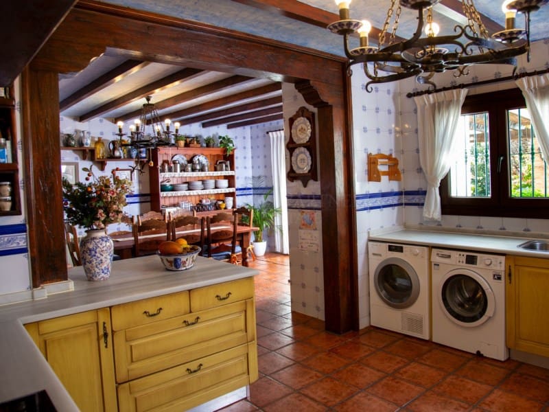 6 bedroom Villa for sale in Mijas Costa with pool - € 2,450,000 (Ref: 8867103)