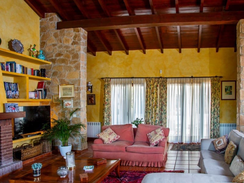 6 bedroom Villa for sale in Mijas Costa with pool - € 2,450,000 (Ref: 8867103)