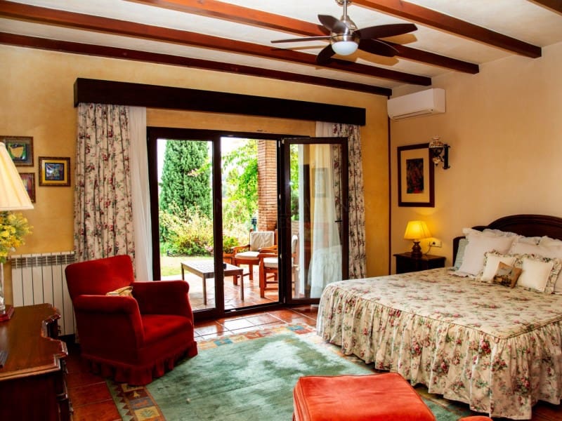 6 bedroom Villa for sale in Mijas Costa with pool - € 2,450,000 (Ref: 8867103)