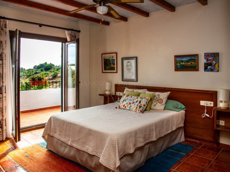 6 bedroom Villa for sale in Mijas Costa with pool - € 2,450,000 (Ref: 8867103)