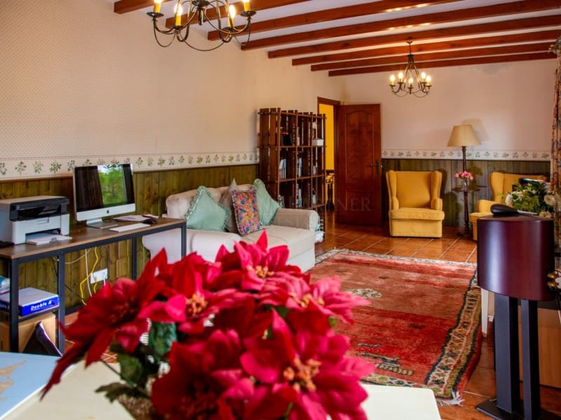 6 bedroom Villa for sale in Mijas Costa with pool - € 2,450,000 (Ref: 8867103)