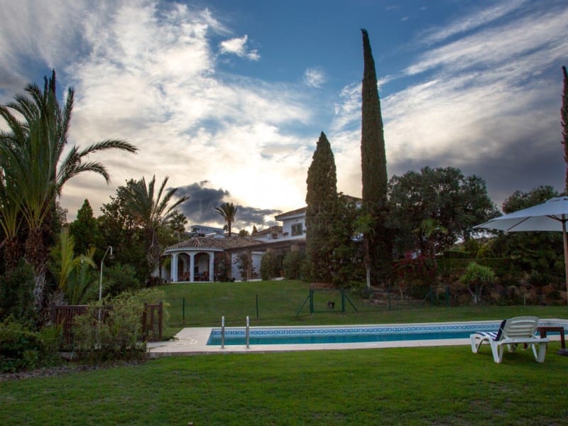 6 bedroom Villa for sale in Mijas Costa with pool - € 2,450,000 (Ref: 8867103)