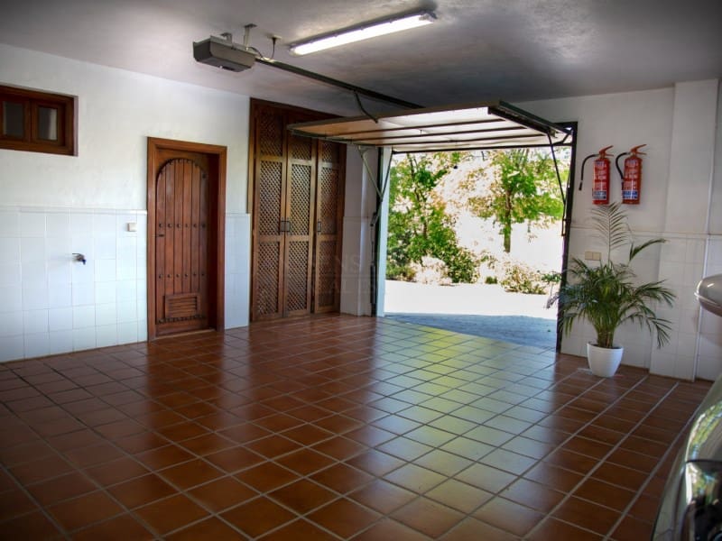 6 bedroom Villa for sale in Mijas Costa with pool - € 2,450,000 (Ref: 8867103)