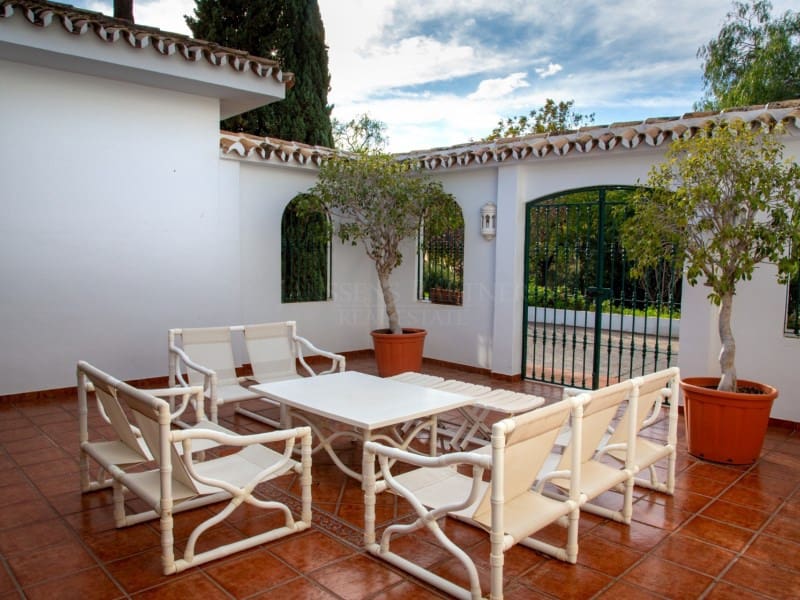 6 bedroom Villa for sale in Mijas Costa with pool - € 2,450,000 (Ref: 8867103)