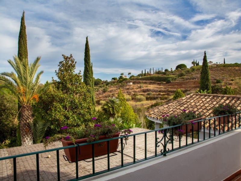 6 bedroom Villa for sale in Mijas Costa with pool - € 2,450,000 (Ref: 8867103)