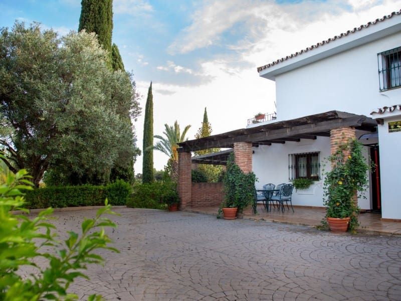 6 bedroom Villa for sale in Mijas Costa with pool - € 2,450,000 (Ref: 8867103)