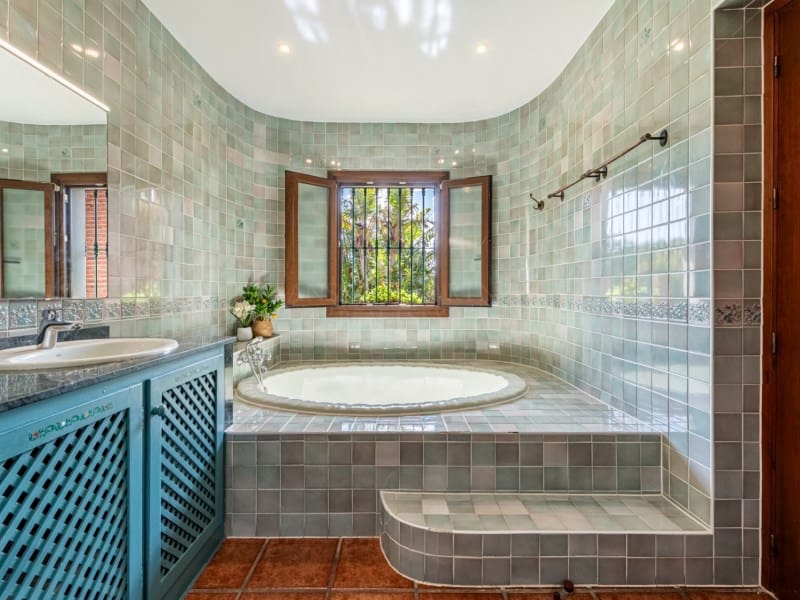 6 soveværelse Villa til salg i Mijas Costa med swimmingpool - € 2.600.000 (Ref: 8867103)