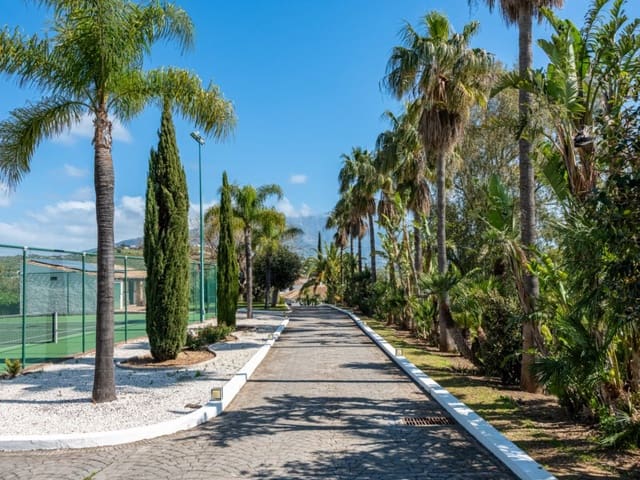 Chalet de 6 habitaciones en El Faro de Calaburra - Chaparral, Mijas en venta con piscina - 2.600.000 € (Ref: 8867103)