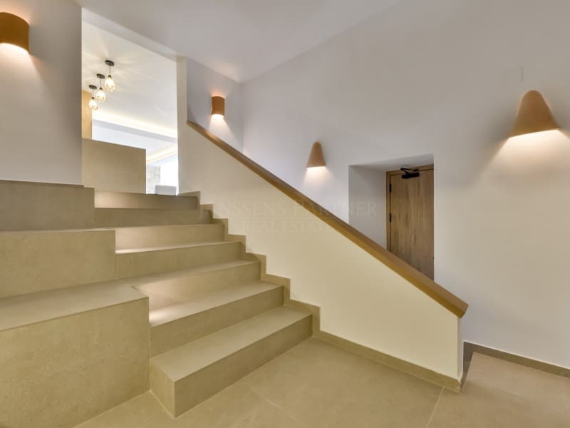 5 bedroom Villa for sale in Altea la Vella - € 1,495,000 (Ref: 8935365)