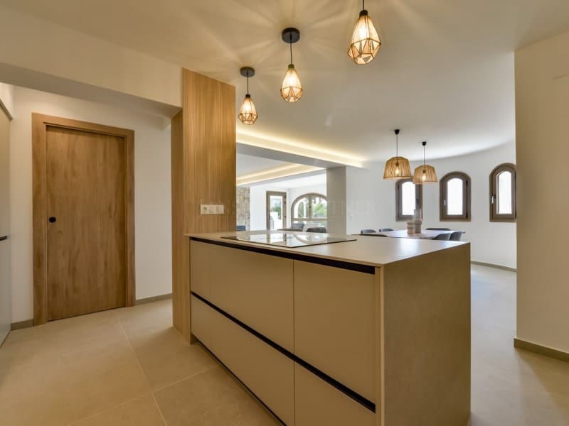 5 bedroom Villa for sale in Altea la Vella - € 1,495,000 (Ref: 8935365)