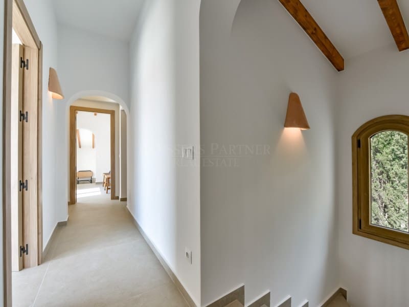 5 bedroom Villa for sale in Altea la Vella - € 1,495,000 (Ref: 8935365)