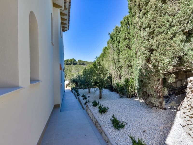 5 bedroom Villa for sale in Altea la Vella - € 1,495,000 (Ref: 8935365)