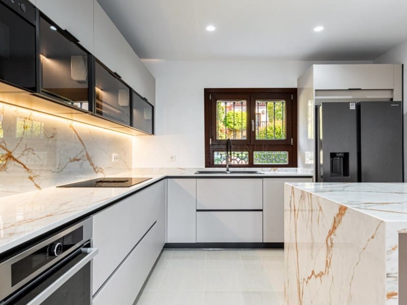 6 soveværelse Villa til salg i Golden Mile med swimmingpool - € 2.420.000 (Ref: 8935366)