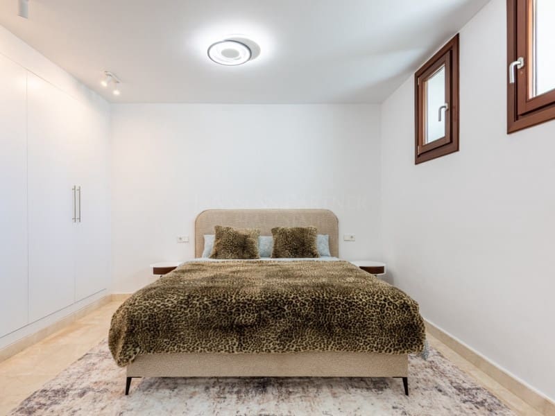 6 soveværelse Villa til salg i Golden Mile med swimmingpool - € 2.420.000 (Ref: 8935366)