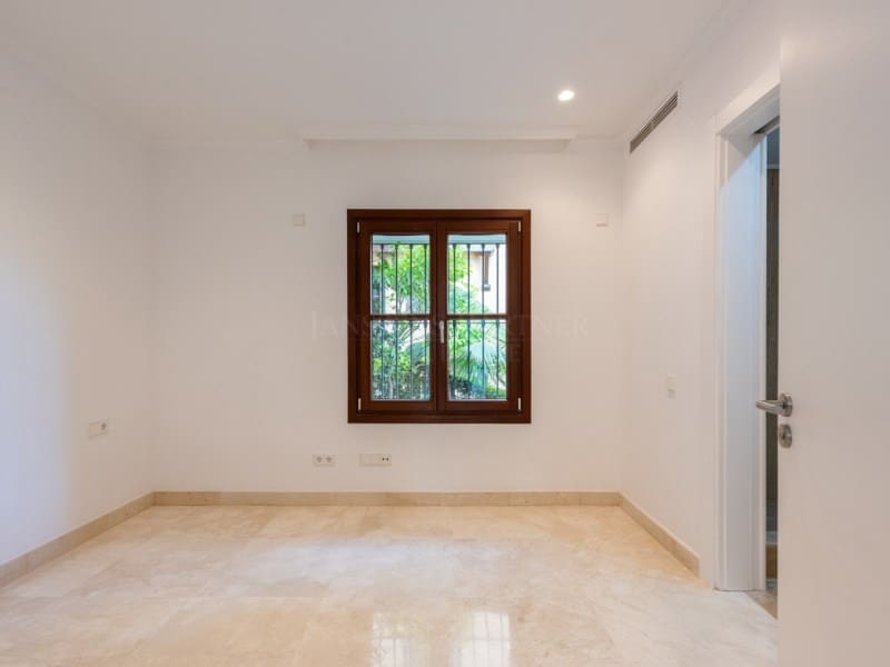 6 soveværelse Villa til salg i Golden Mile med swimmingpool - € 2.420.000 (Ref: 8935366)