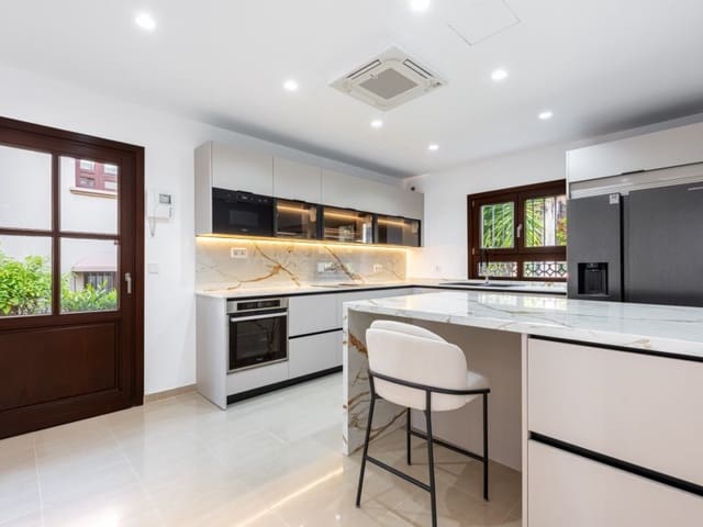 6 sypialnia Willa na sprzedaż w Nagüeles Alto, Marbella z basenem - 2 420 000 € (Ref: 8935366)