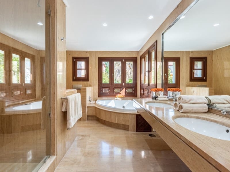 6 soveværelse Villa til salg i Golden Mile med swimmingpool - € 2.420.000 (Ref: 8935366)