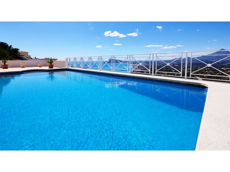 4 bedroom Villa for sale in Altea with garage - € 1,195,000 (Ref: 9049193)