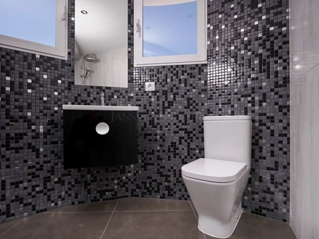 4 bedroom Villa for sale in Altea with garage - € 1,195,000 (Ref: 9049193)