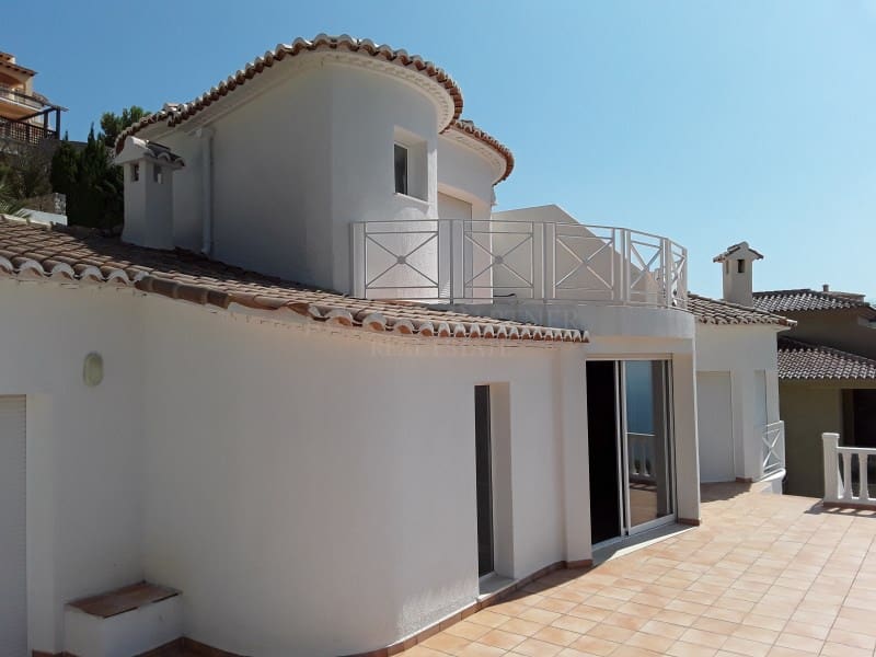 4 bedroom Villa for sale in Altea with garage - € 1,195,000 (Ref: 9049193)