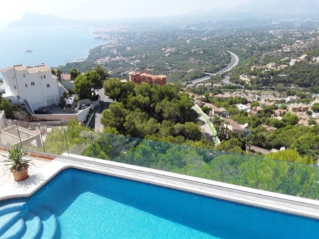 4 bedroom Villa for sale in Altea with garage - € 1,195,000 (Ref: 9049193)