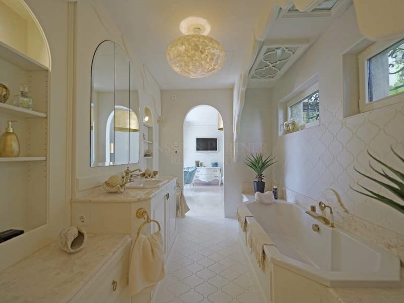 4 slaapkamer Villa te koop in Moraira met garage - € 5.850.000 (Ref: 9059832)