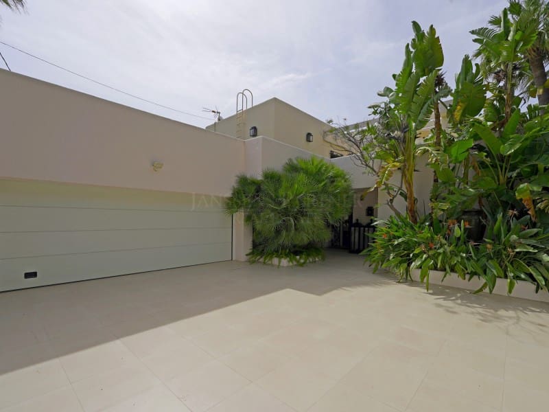 4 slaapkamer Villa te koop in Moraira met garage - € 5.850.000 (Ref: 9059832)