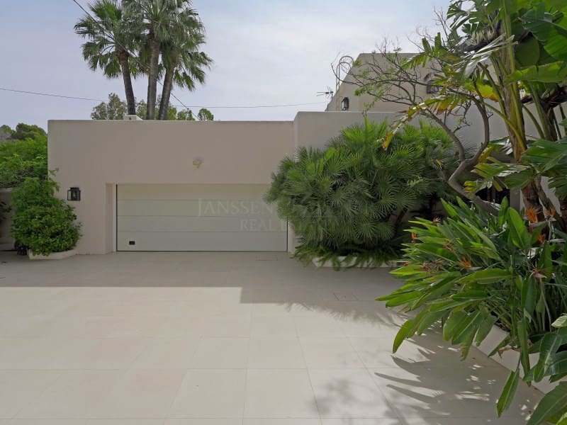 4 slaapkamer Villa te koop in Moraira met garage - € 5.850.000 (Ref: 9059832)