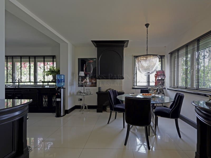 4 slaapkamer Villa te koop in Moraira met garage - € 5.850.000 (Ref: 9059832)