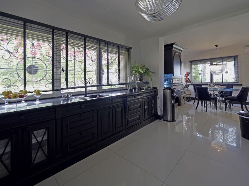 4 slaapkamer Villa te koop in Moraira met garage - € 5.850.000 (Ref: 9059832)