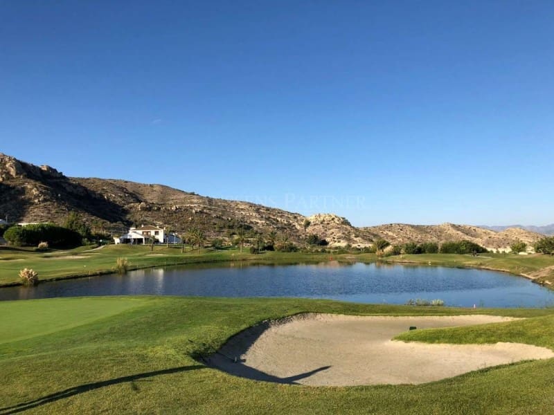 3 soveværelse Semi-Rækkehus til salg i Monforte del Cid med swimmingpool - € 489.000 (Ref: 9078312)