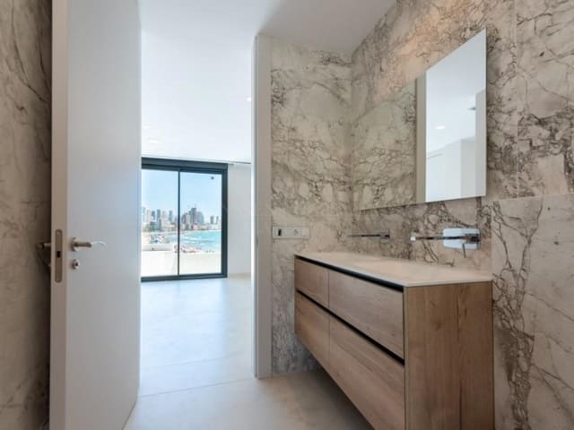 4 soverom Penthouse til salgs i Playa Poniente, Benidorm med svømmebasseng garasje - € 1 650 000 (Ref: 9078314)