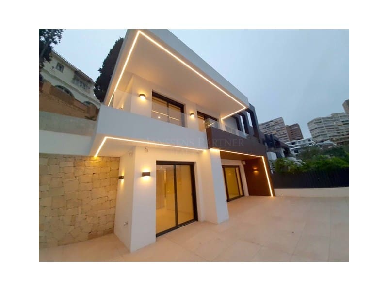 4 soverom Penthouse til salgs i Benidorm med svømmebasseng garasje - € 1 650 000 (Ref: 9078314)