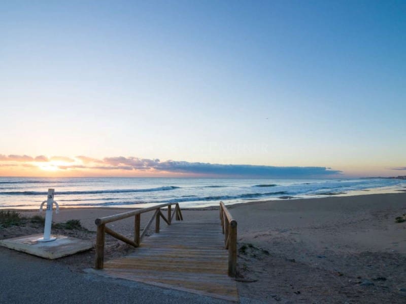 2 bedroom Apartment for sale in Guardamar del Segura with pool - € 369,500 (Ref: 9078320)