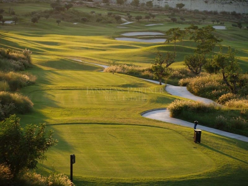 3 bedroom Apartment for sale in Monforte del Cid with pool - € 465,000 (Ref: 9078323)