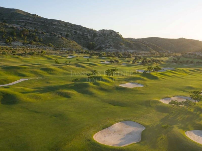 3 bedroom Apartment for sale in Monforte del Cid with pool - € 340,000 (Ref: 9078328)