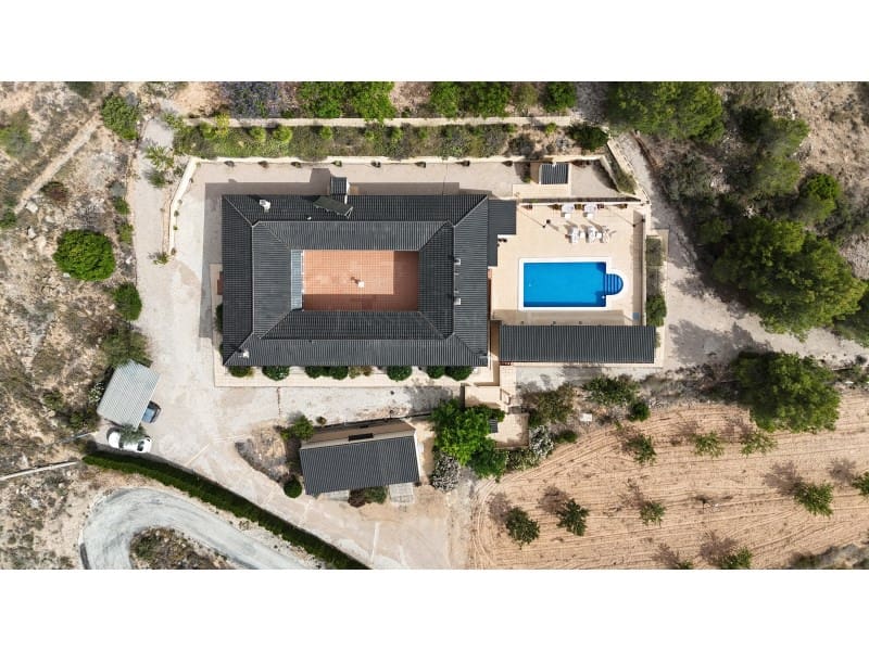 11 bedroom Villa for sale in Hondon de las Nieves - € 850,000 (Ref: 9082593)