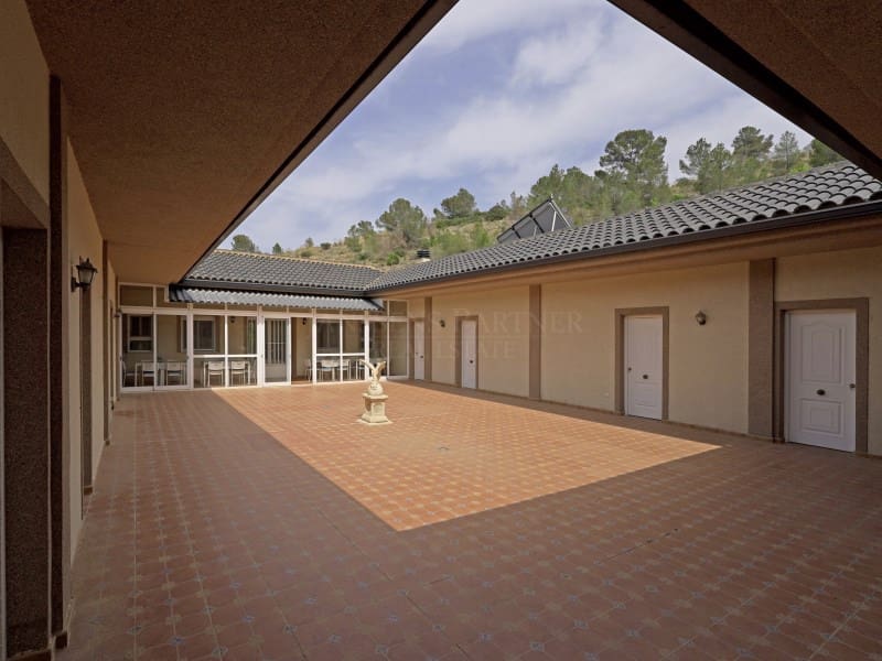 11 bedroom Villa for sale in Hondon de las Nieves - € 850,000 (Ref: 9082593)