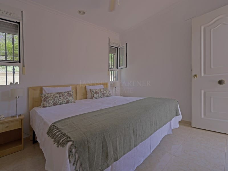 11 bedroom Villa for sale in Hondon de las Nieves - € 850,000 (Ref: 9082593)