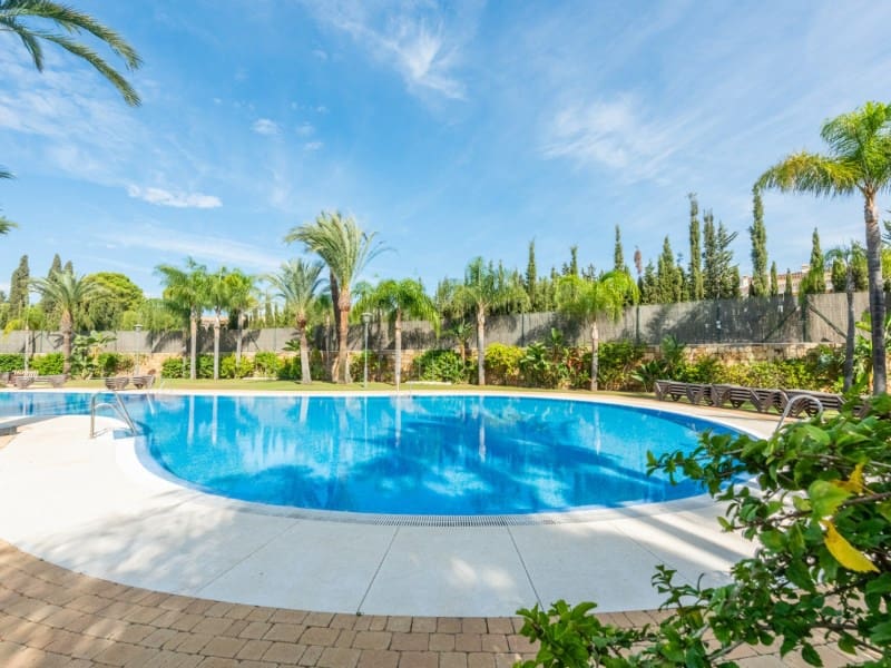 2 chambre Appartement à vendre à Nueva Andalucia avec piscine - 580 000 € (Ref: 9099397)