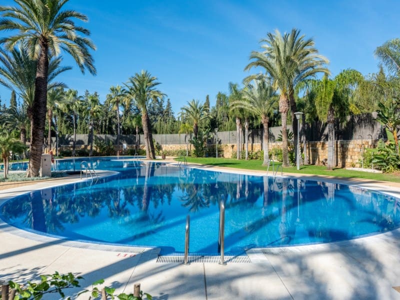 2 bedroom Apartment for sale in Nueva Andalucia with pool - € 580,000 (Ref: 9099397)