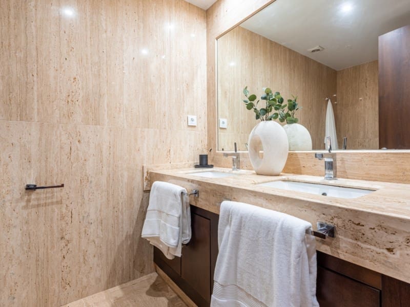 2 bedroom Apartment for sale in Nueva Andalucia with pool - € 580,000 (Ref: 9099397)