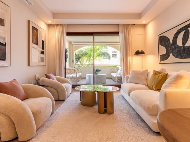 2 soveværelse Lejlighed til salg i Puerto Banus, Marbella med swimmingpool - € 589.000 (Ref: 9099397)