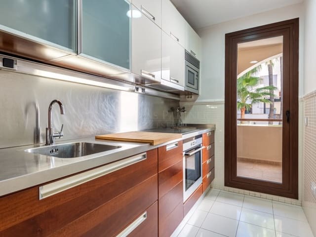 2 soveværelse Lejlighed til salg i Puerto Banus, Marbella med swimmingpool - € 589.000 (Ref: 9099397)