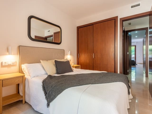 2 soveværelse Lejlighed til salg i Puerto Banus, Marbella med swimmingpool - € 589.000 (Ref: 9099397)