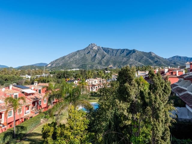 3 chambre Maison de Ville à vendre à Marbella Centro, Marbella avec piscine - 1 495 000 € (Ref: 9099398)